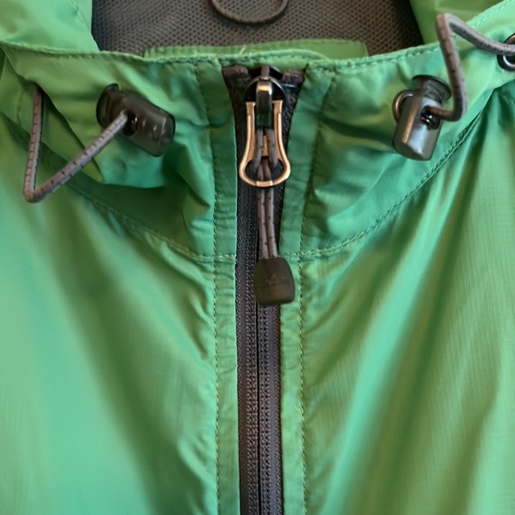 NWOT Eddie Bauer Green Hooded Full Zip Windbreaker/Rain Coat Size S - Picture 3 of 13